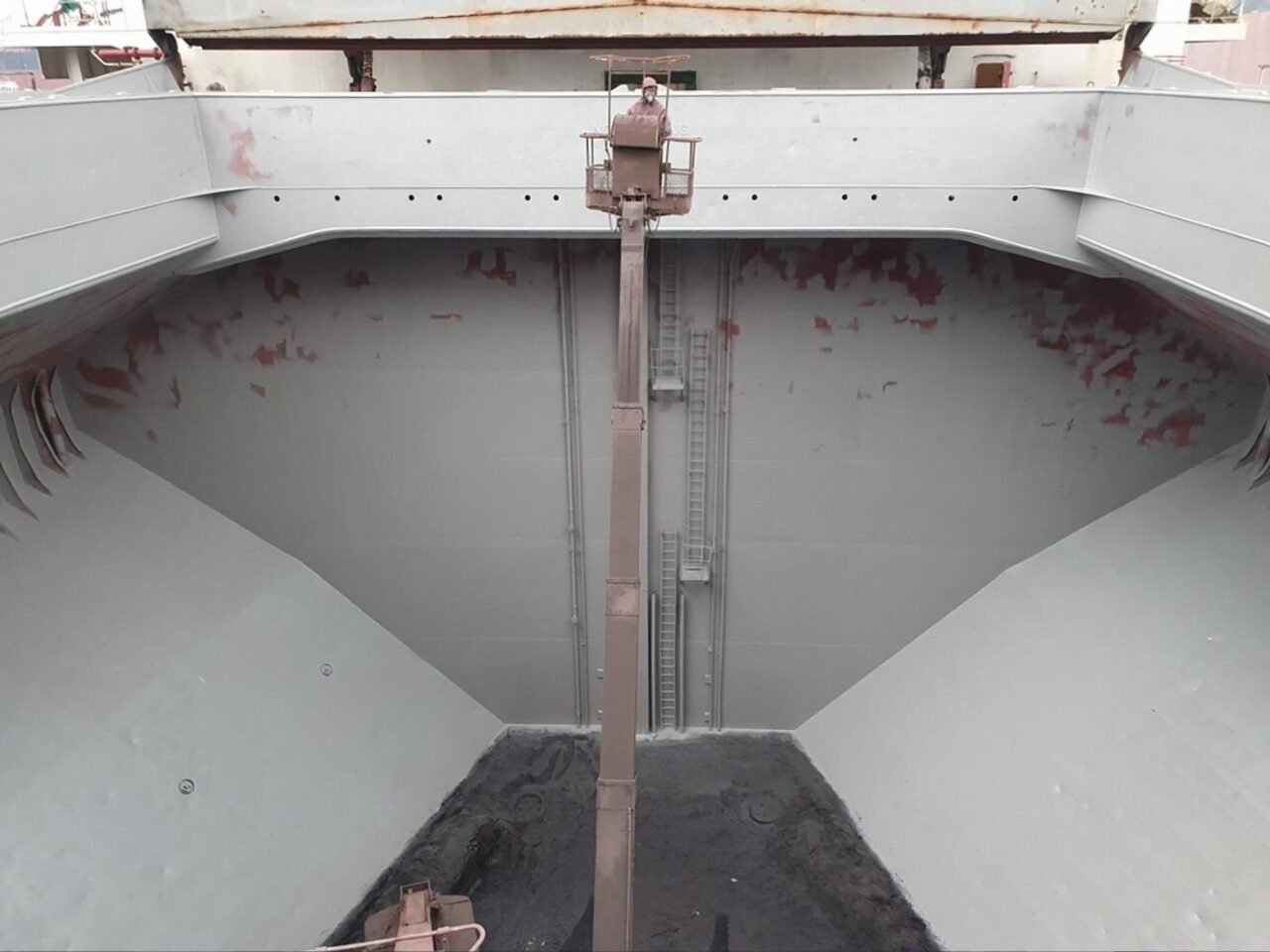 Hold Cleaning Service in Port of Antwerp