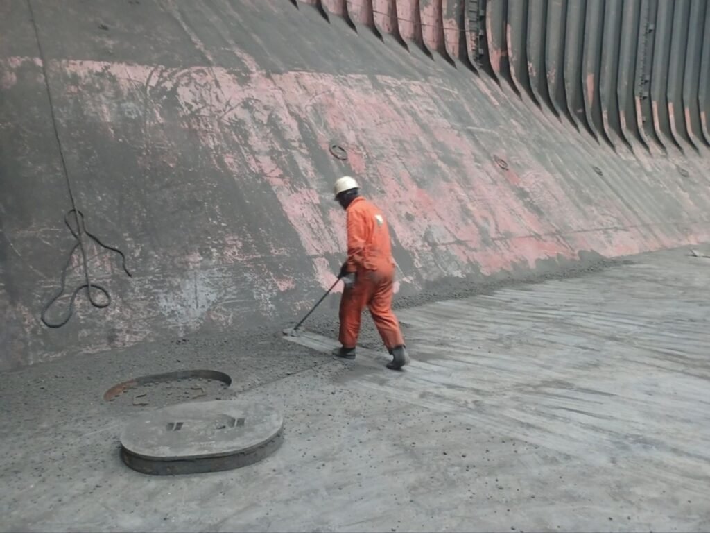 Emergency Hold Cleaning Services at Fujairah Port