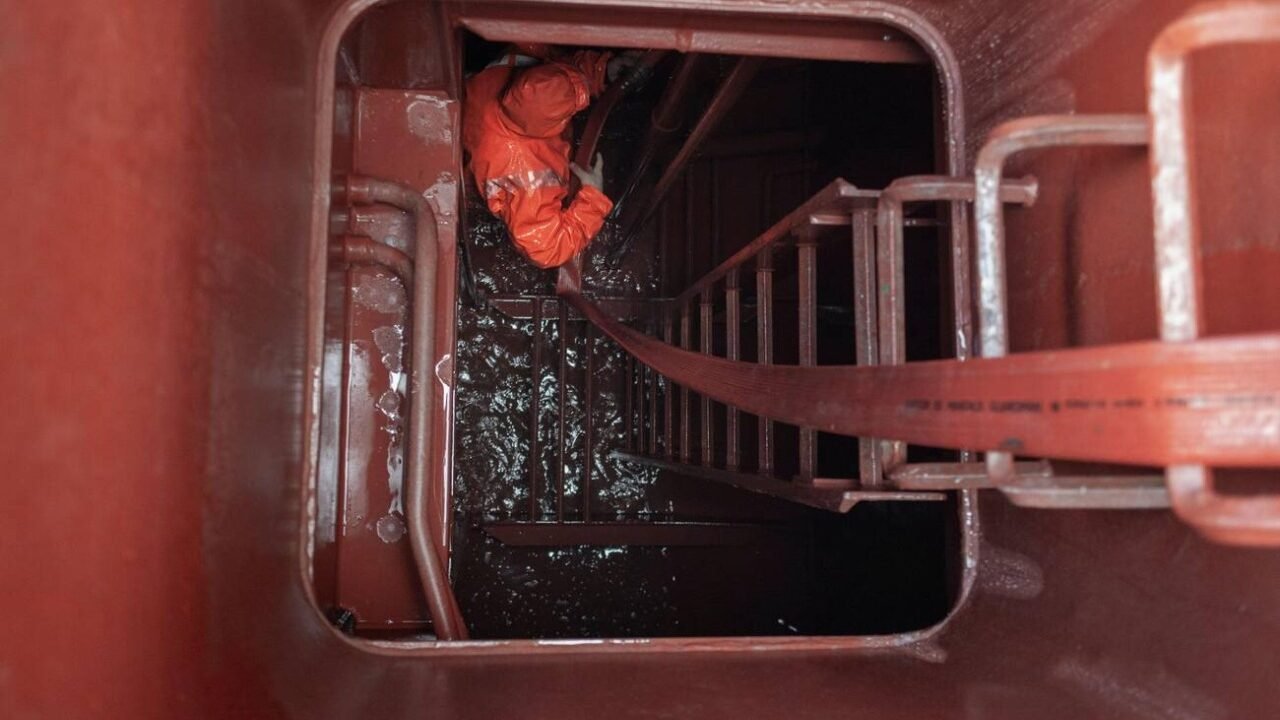 Hold Cleaning Service in Port of Le Havre
