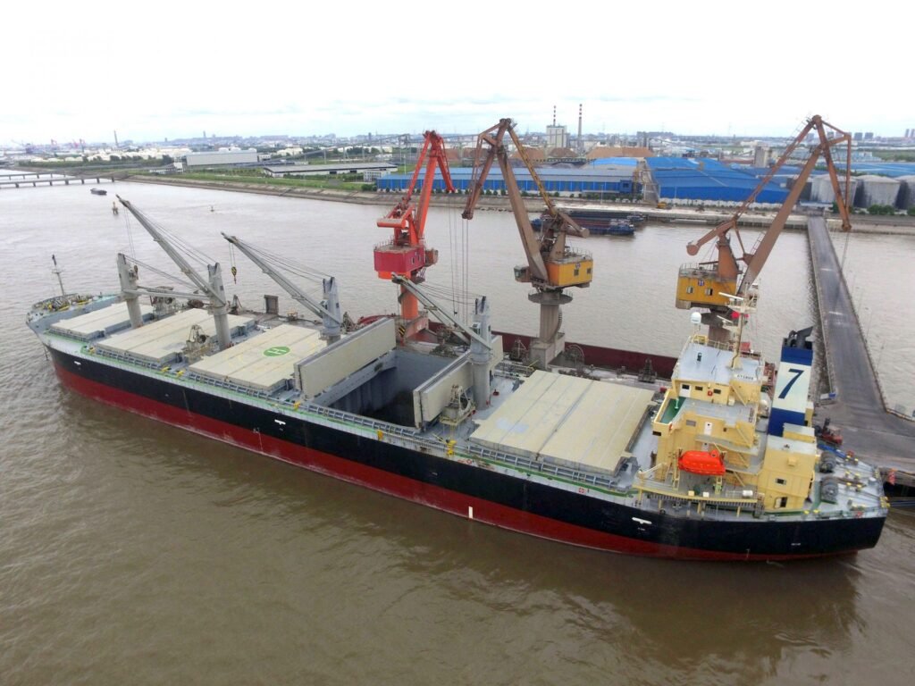 Fujairah port hold cleaning