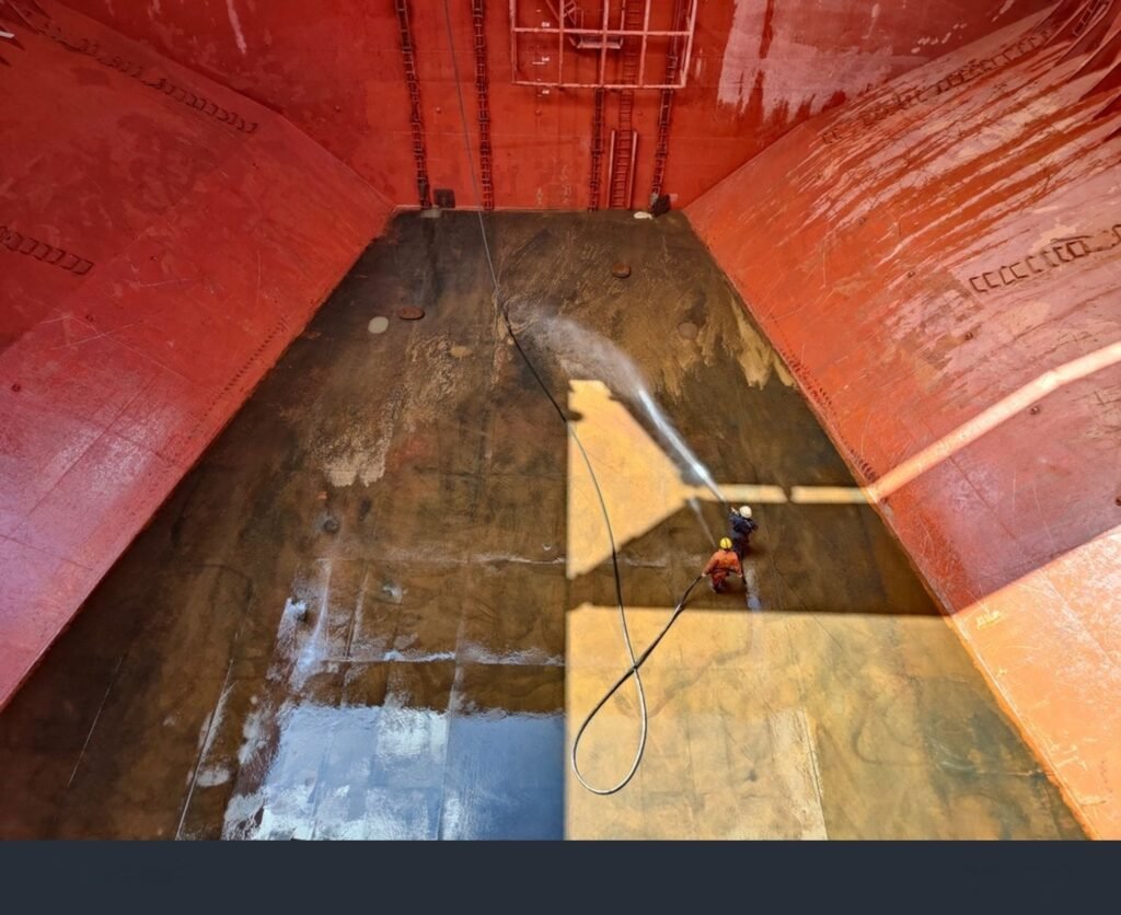 hold cleaning service in Port of Piraeus