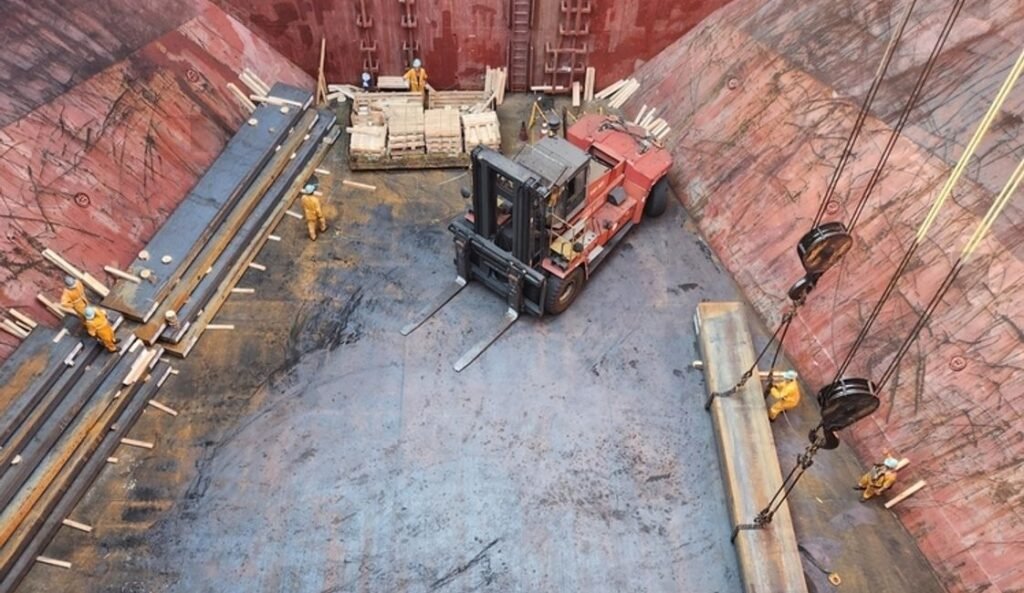 Hold Cleaning Service in Port of Pointe-Noire
