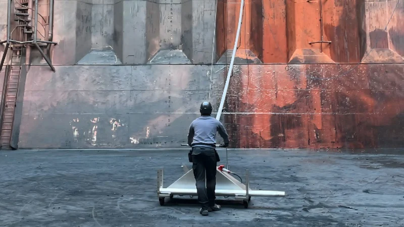 Hold cleaning in bulk carriers