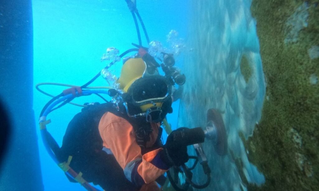 Ship Hull Cleaning in Moroni