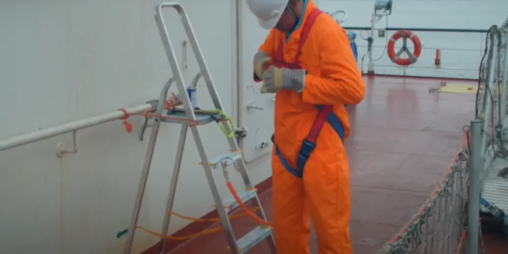 PPE tank cleaning Suez