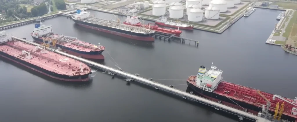 Cargo stripping Suez
