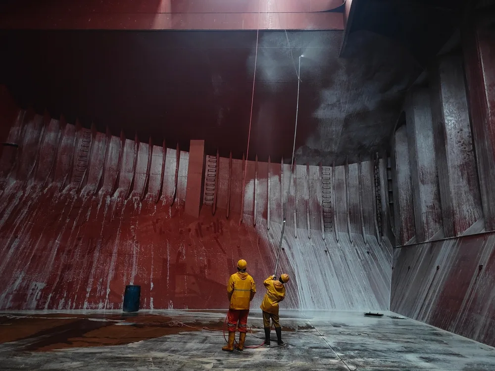 Cargo hold cleaning services in Kamsar for ships