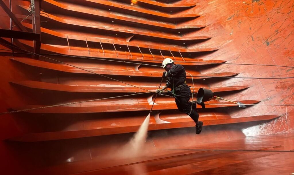 Hold cleaning methods in Fujairah for cargo vessels